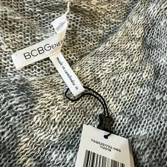 NWT BCBGeneration Women's Grey Twist Hem V-Neck Crop Sweater Size multiple A24 - Picture 8 of 9